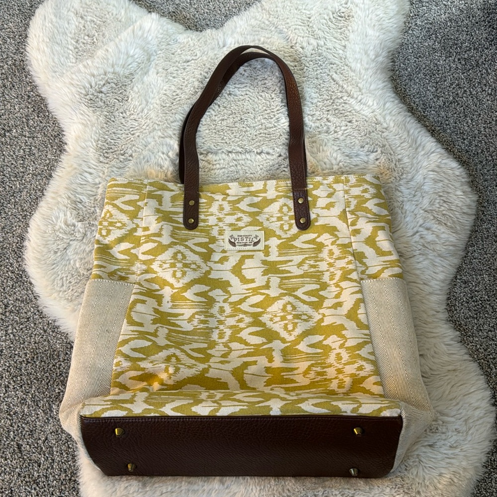 Pistil Tote Bag